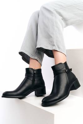 BT616 BOTKI CZARNY SKÓRA EKO